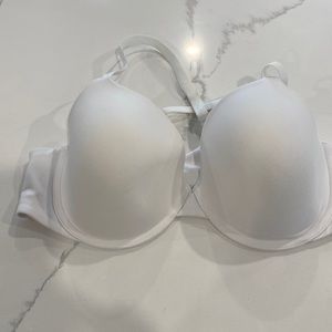 Calvin Klein white 38C EUC. Razorback bra